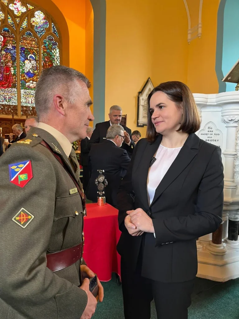 Lt. Col. Fiacra Keyes meets Tipperary Peace Prize winner Sviatlana Tsikhanouskaya at the awards ceremony at St. Mary's Church, Tipperary