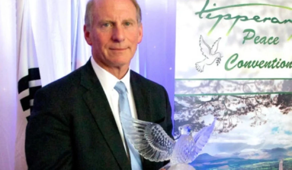 Dr. Richard Haass with the Tipperary Peace Award